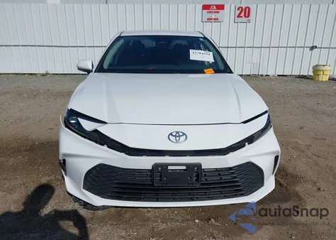 2025 Toyota Camry Le z USA, uszkodzony, nr VIN 4T1DAACK2SU019576